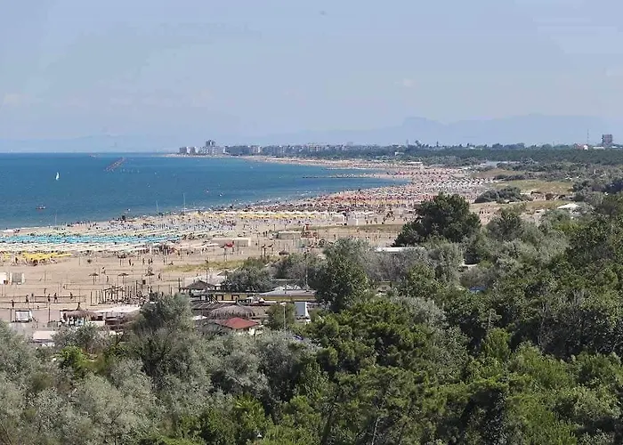 לינה וארוחת בוקר Noctis 4*