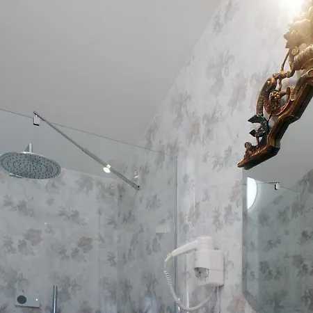 Noctis Oda ve Kahvaltı 4*